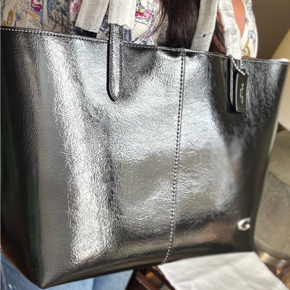 Authentic COACH 1941 patent Leather magnetic closure large Tote Bag - Picture 6 of 16